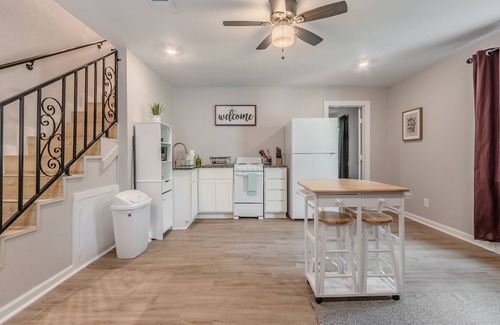 Oak Cliff Casa | Spacious Stay in Oak Cliff