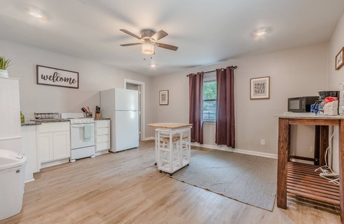 Oak Cliff Casa | Spacious Stay in Oak Cliff