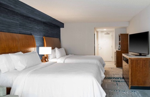 Radnor - Fort Myer Heights Hotel | Spacious Stay Perfect for Family Getaways & Exploring Washington, DC Attractions