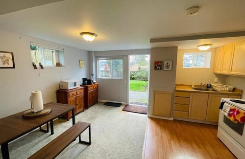 Edmonds Casa | Spacious, stocked 1 BR Suite with Yard in Edmonds!