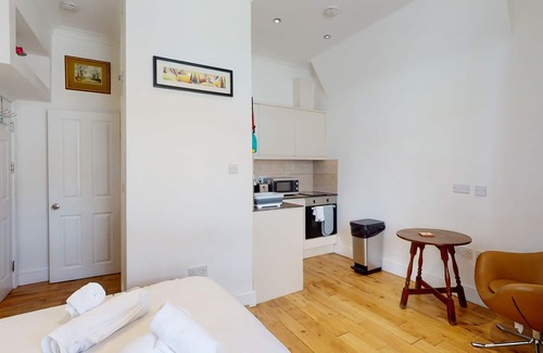Friern Barnet Apartamento | Spacious Studio 5 min Walk to Metro Station