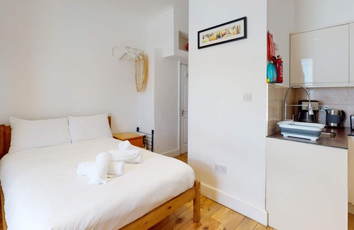 Friern Barnet Apartamento | Spacious Studio 5 min Walk to Metro Station