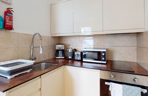 Friern Barnet Apartamento | Spacious Studio 5 min Walk to Metro Station