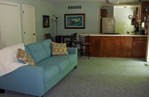 Mansfield Apartamento | Amplio apartamento estudio a sólo unos minutos de Mid-Ohio Sports Car Course!