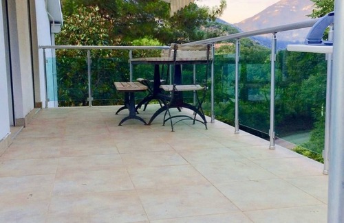 Morinj Apartamento | Amplio estudio cerca de la playa