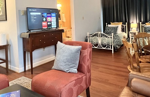 Bolivar Apartamento | Spacious studio apartment with 2 twin beds, centrally located