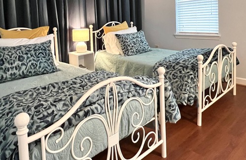 Bolivar Apartamento | Spacious studio apartment with 2 twin beds, centrally located