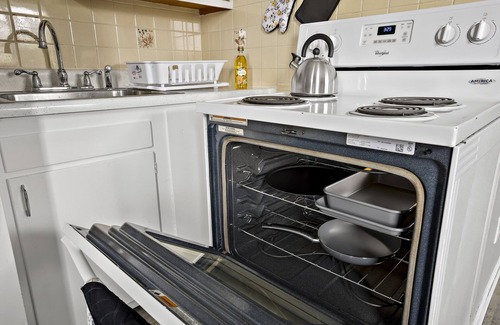 Aurora Apartamento | Spacious Studio Apt/Sleeps 2/Near Hospital & Shopping/FREE Wifi
