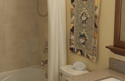North Saanich Apartamento | Amplio estudio cerca de Sidney by the Sea y 25 minutos de Victoria
