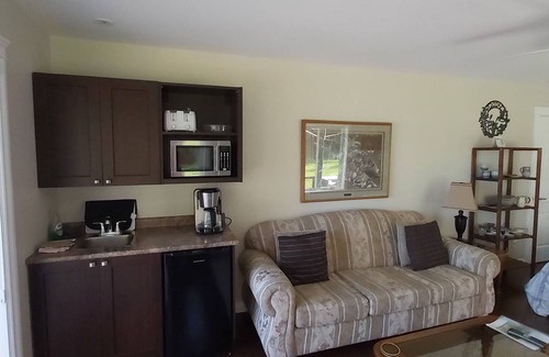 North Saanich Apartamento | Amplio estudio cerca de Sidney by the Sea y 25 minutos de Victoria