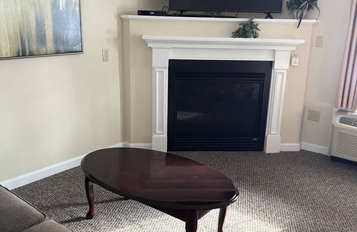 Bethel Apartamento | Spacious studio in Bethel Inn with heated pool