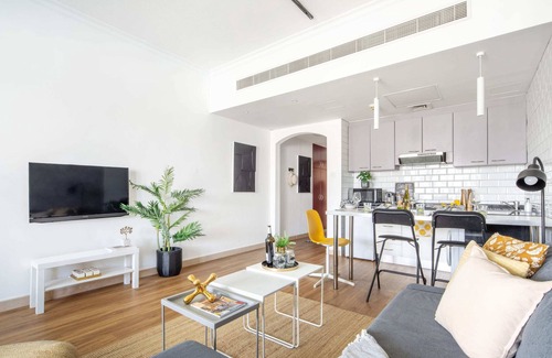 Dubai Investment Park Apartamento | Cozy Spacious Studio in Lake Apartments - Sleeps 3