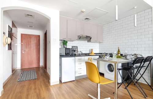 Dubai Investment Park Apartamento | Cozy Spacious Studio in Lake Apartments - Sleeps 3