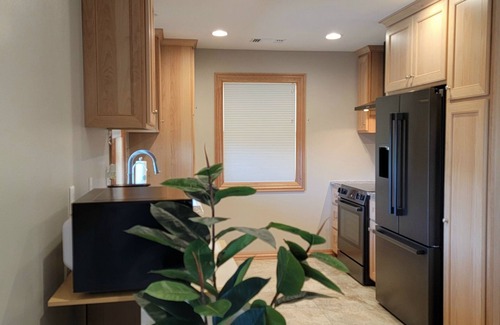 Medford Casa | Spacious studio near Jacksonville, WiFi, kitchen, balcony & spectacular views