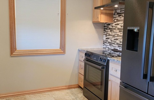 Medford Casa | Spacious studio near Jacksonville, WiFi, kitchen, balcony & spectacular views