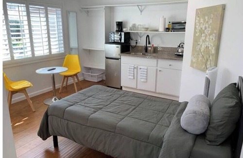 Castro Valley Apartamento | Spacious Studio w/ AC - Near BART/Free Laundry!