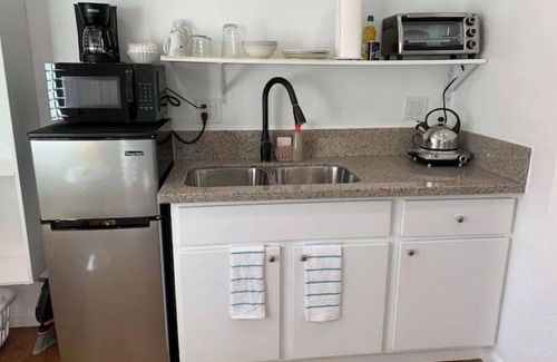 Castro Valley Apartamento | Spacious Studio w/ AC - Near BART/Free Laundry!