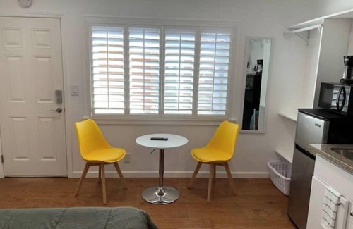 Castro Valley Apartamento | Spacious Studio w/ AC - Near BART/Free Laundry!