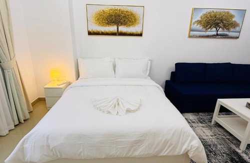 International City Apartamento | Spacious Studio with balcony Trafalgar Central tower International city Dubai