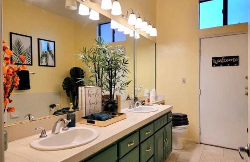 Pico - Robertson Apartamento | Spacious studio with two queen beds near Beverlywood 5 minutes to Rodeo Drive