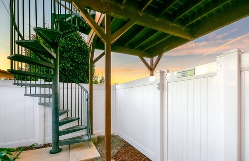 Sunset Cliffs Casa | Spacious studio with ocean-view deck and grill
