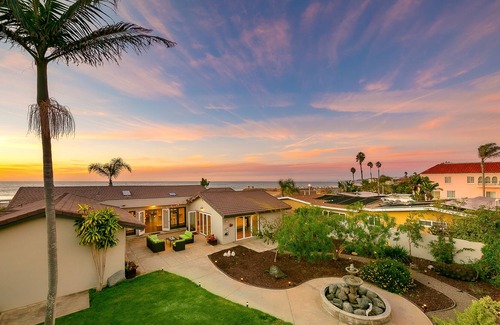 Sunset Cliffs Casa | Spacious studio with ocean-view deck and grill