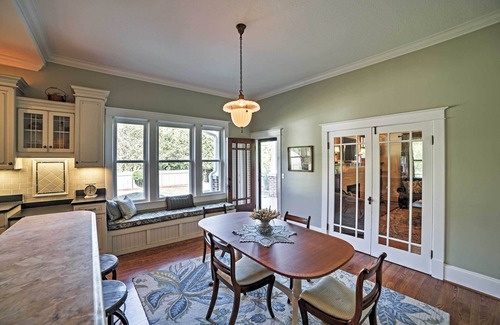 Cleveland Casa | Preciosa casa de Cleveland en 1. 5 acres con porche!