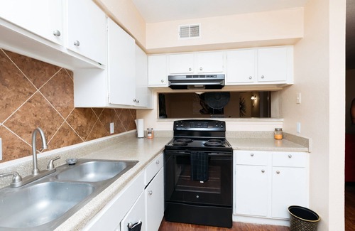 George Bush Park/Eldridge Apartamento | Spacious Stylish 1 BR Pad by City Center