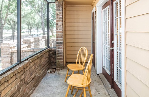 George Bush Park/Eldridge Apartamento | Spacious Stylish 1 BR Pad by City Center