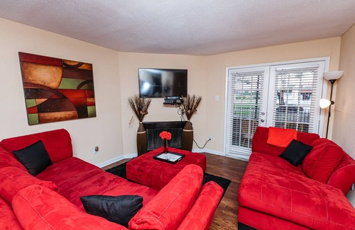 George Bush Park/Eldridge Apartamento | Spacious Stylish 1 BR Pad by City Center