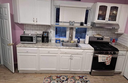 West Akron Casa | Eclectic in North Akron 3 b 2 b