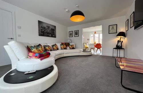 Southampton Apartamento | Spacious & Stylish 4-Bed House with Hot Tub in Prime Location
