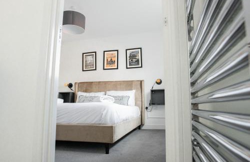 Southampton Apartamento | Spacious & Stylish 4-Bed House with Hot Tub in Prime Location
