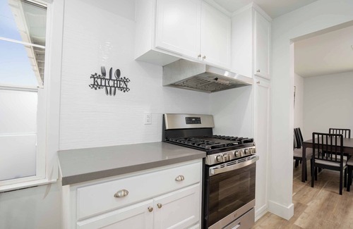 Midway City Casa | Spacious & Stylish 4BR Home near Huntington Beach