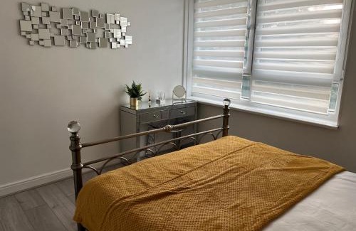 Waddon Apartamento | Spacious stylish apartment Croydon