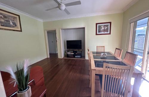 Tuncurry Casa | Spacious Stylish Coastal Escape