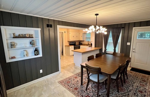 Wauwatosa Casa | Spacious, Stylish Retreat. Cozy and Quiet. Centrally located 3 bed Ranch