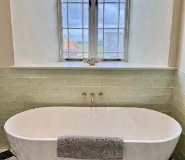 Ross-on-Wye Apartamento | Spacious & stylish riverside apartment in Ross on Wye