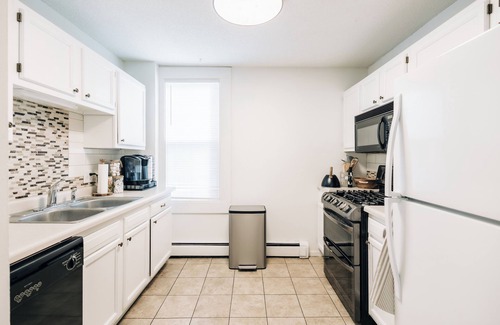 Summit - University Casa | Spacious & stylishly decorated in the heart of St Paul by Summit/Hamline