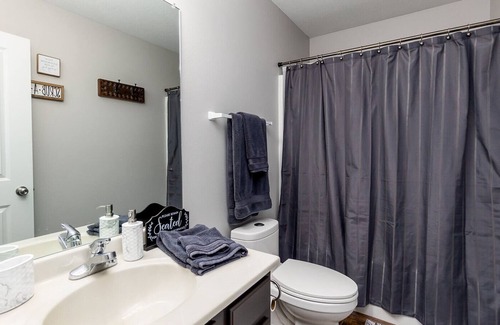 Waukee Casa | Spacious suburban ranch, pet friendly