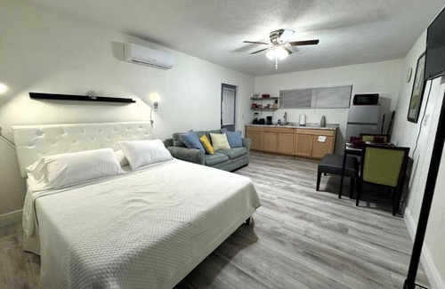 Old Seminole Heights Casa | Spacious Suite in Tampa