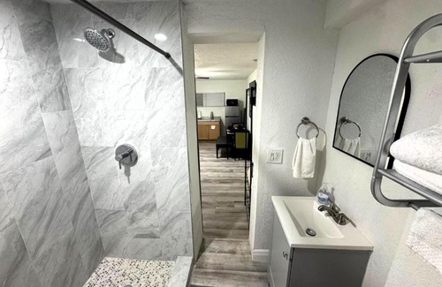Old Seminole Heights Casa | Spacious Suite in Tampa