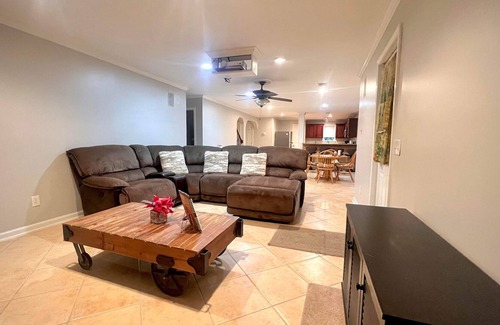 Buford Casa | Spacious Suite w/ Self Check-in & Free Parking -