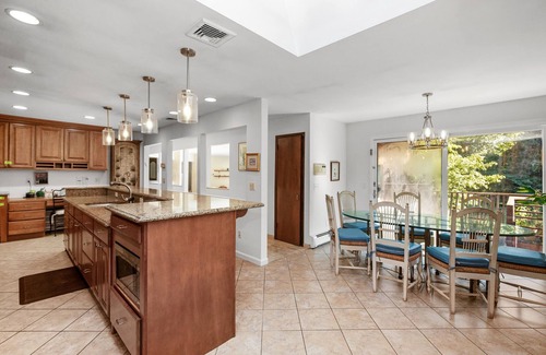 Town of North Castle Casa | Spacious & Sunny Single Family