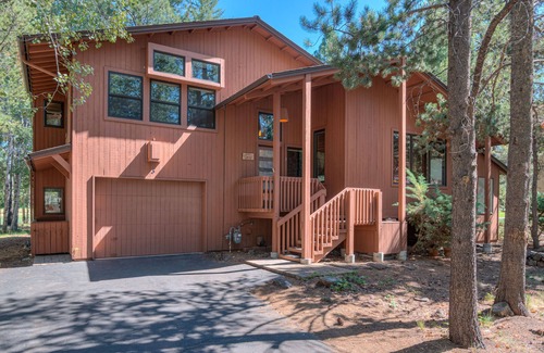 Overlook Park Casa | Spacious 3BR Sunriver Home Game Room, Golf Course View,10 SHARC ,Sleeps 10+