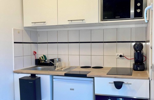 Villeneuve-le-Roi Apartamento | Spacious T2 near Orly Airport. Private parking. Close to transport and shops