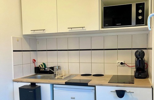 Villeneuve-le-Roi Apartamento | Spacious T2 near Orly Airport. Private parking. Close to transport and shops