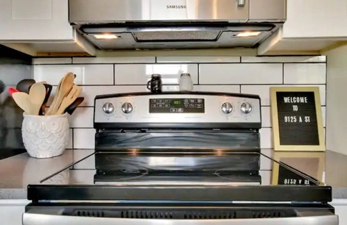 South End Casa | Spacious Tacoma Gem-for 6, self check-in, parking