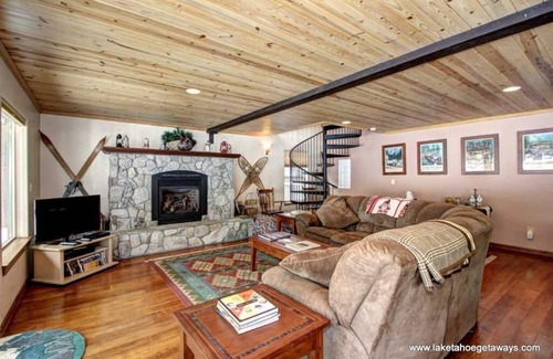 North Upper Truckee Casa | Upgrade Tahoe Chalet 4 Habitaciones / 3 Baños