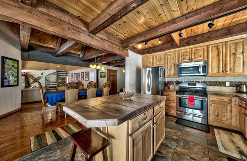North Upper Truckee Casa | Upgrade Tahoe Chalet 4 Habitaciones / 3 Baños